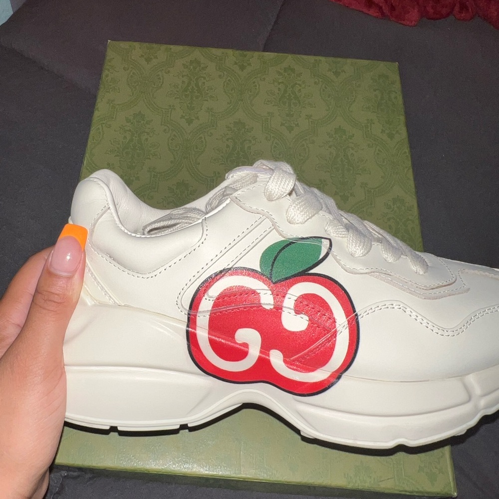 good as new, has a little wear. authentic.